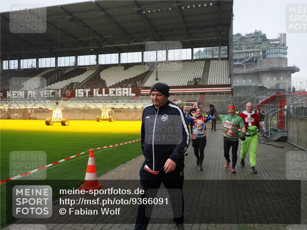 07.12.2025 - St. Pauli X-Mass-Run No. 15 Fabian Wolf http://msf.ph/oto/9366091 07.12.2025 10:18:47 Ziel 243, 721, 1034, 1607, 1671, 2152, 2631, 2925, 3862, 4521, 4522, 4524, 4547 meine-sportfotos.de