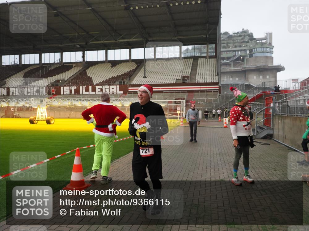 07.12.2025 - St. Pauli X-Mass-Run No. 15 Fabian Wolf http://msf.ph/oto/9366115 07.12.2025 10:18:52 Ziel 721, 1034, 2152, 2925, 3862, 4521, 4522, 4524, 4547 meine-sportfotos.de