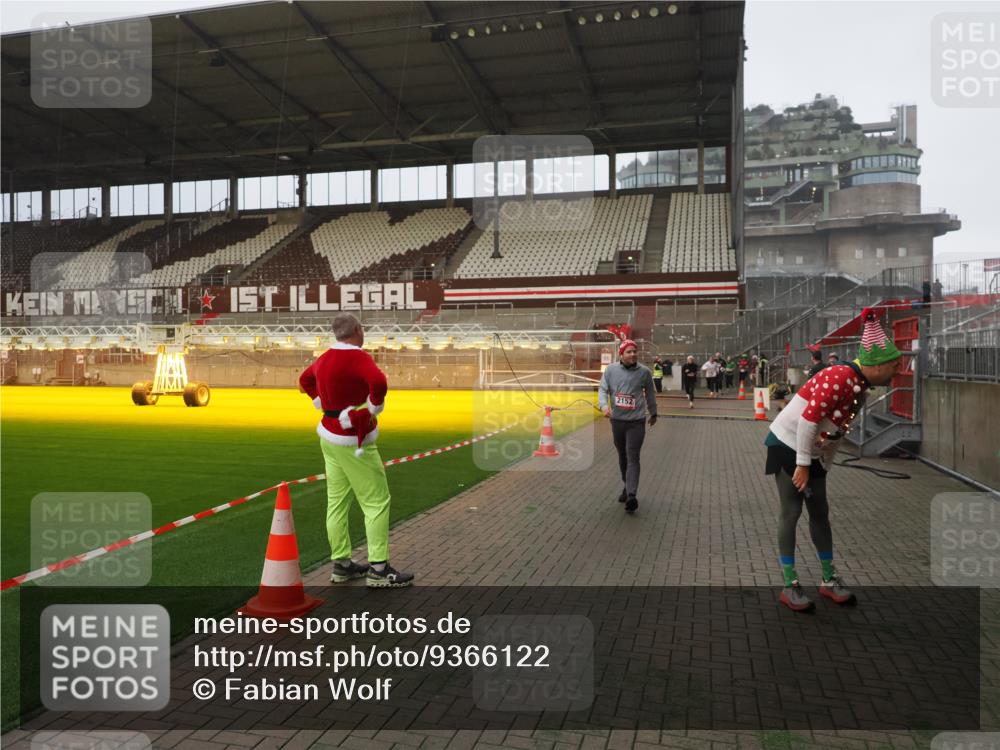 07.12.2025 - St. Pauli X-Mass-Run No. 15 Fabian Wolf http://msf.ph/oto/9366122 07.12.2025 10:18:54 Ziel 721, 1034, 2152, 3862, 4331, 4521, 4522, 4524, 4547 meine-sportfotos.de