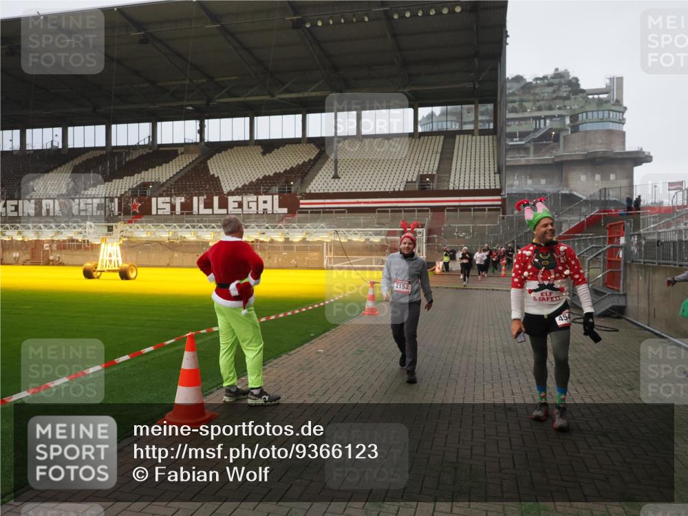 07.12.2025 - St. Pauli X-Mass-Run No. 15 Fabian Wolf http://msf.ph/oto/9366123 07.12.2025 10:18:55 Ziel 721, 1034, 2152, 3862, 4331, 4521, 4522, 4524, 4547 meine-sportfotos.de