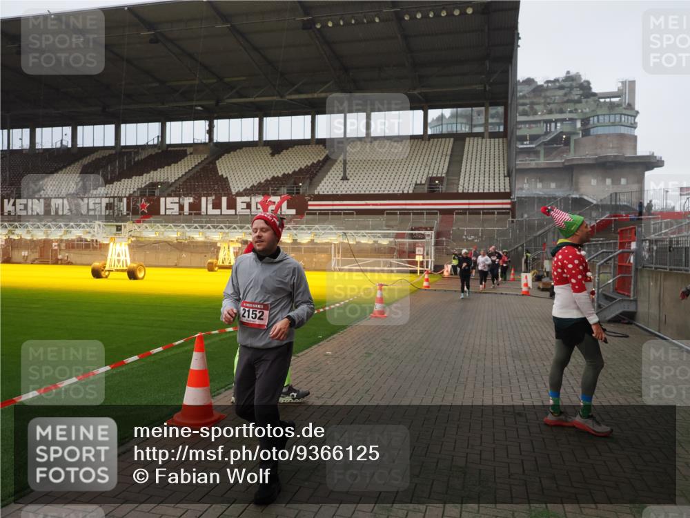 07.12.2025 - St. Pauli X-Mass-Run No. 15 Fabian Wolf http://msf.ph/oto/9366125 07.12.2025 10:18:57 Ziel 721, 1034, 2152, 3862, 3975, 3976, 4331, 4498, 4521, 4522, 4547 meine-sportfotos.de