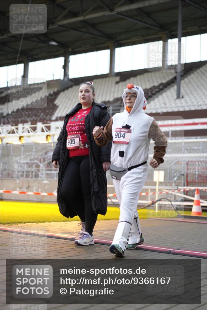 07.12.2025 - St. Pauli X-Mass-Run No. 15 Patografie http://msf.ph/oto/9366167 07.12.2025 10:50:05 Ziel 40, 904, 905, 2575, 4855 meine-sportfotos.de