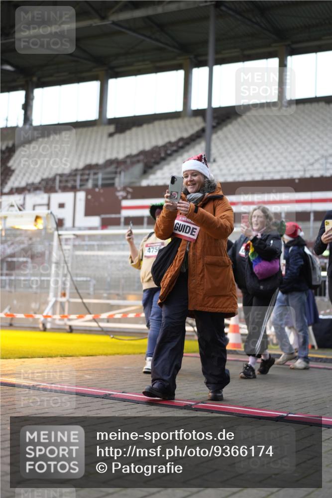07.12.2025 - St. Pauli X-Mass-Run No. 15 Patografie http://msf.ph/oto/9366174 07.12.2025 10:50:20 Ziel 2250, 2460, 2582, 2583, 2584, 3287, 3291, 4075, 4110, 4111, 4756, 4757, 4759 meine-sportfotos.de