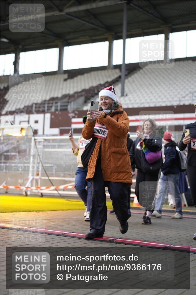 07.12.2025 - St. Pauli X-Mass-Run No. 15 Patografie http://msf.ph/oto/9366176 07.12.2025 10:50:20 Ziel 2250, 2460, 2582, 2583, 2584, 3287, 3291, 4075, 4110, 4111, 4756, 4757, 4759 meine-sportfotos.de