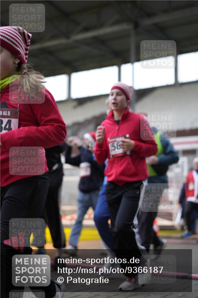 07.12.2025 - St. Pauli X-Mass-Run No. 15 Patografie http://msf.ph/oto/9366187 07.12.2025 10:50:22 Ziel 2250, 2460, 2582, 2583, 2584, 3287, 3291, 4075, 4110, 4111, 4756, 4757, 4759 meine-sportfotos.de
