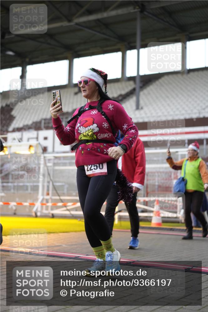 07.12.2025 - St. Pauli X-Mass-Run No. 15 Patografie http://msf.ph/oto/9366197 07.12.2025 10:50:26 Ziel 2250, 2460, 2582, 2583, 2584, 3287, 3291, 3368, 4075, 4110, 4111, 4756, 4757, 4759 meine-sportfotos.de