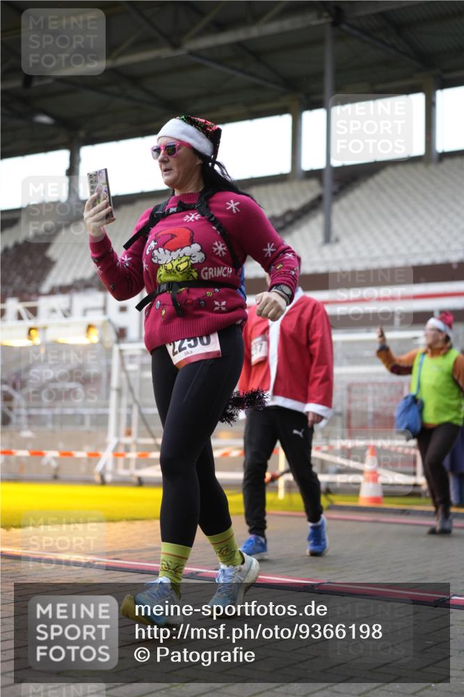 07.12.2025 - St. Pauli X-Mass-Run No. 15 Patografie http://msf.ph/oto/9366198 07.12.2025 10:50:26 Ziel 2250, 2460, 2582, 2583, 2584, 3287, 3291, 3368, 4075, 4110, 4111, 4756, 4757, 4759 meine-sportfotos.de
