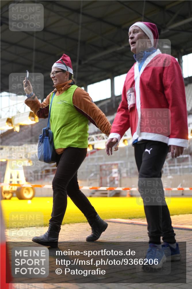 07.12.2025 - St. Pauli X-Mass-Run No. 15 Patografie http://msf.ph/oto/9366206 07.12.2025 10:50:29 Ziel 1726, 1729, 2250, 2460, 2582, 2583, 2584, 3287, 3291, 3368, 4075, 4110, 4111, 4756, 4757, 4759 meine-sportfotos.de