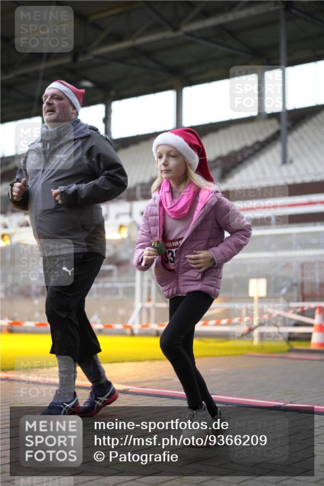 07.12.2025 - St. Pauli X-Mass-Run No. 15 Patografie http://msf.ph/oto/9366209 07.12.2025 10:50:31 Ziel 1726, 1729, 1730, 2250, 2460, 2582, 2583, 2584, 3287, 3291, 3368, 4075, 4110, 4111, 4756, 4757, 4759 meine-sportfotos.de