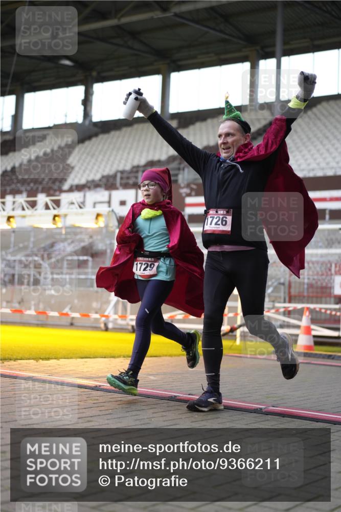 07.12.2025 - St. Pauli X-Mass-Run No. 15 Patografie http://msf.ph/oto/9366211 07.12.2025 10:50:33 Ziel 1726, 1729, 1730, 2250, 2460, 2582, 2583, 2584, 3287, 3291, 3368, 4075, 4756, 4757, 4759 meine-sportfotos.de