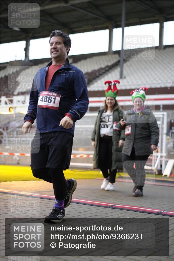 07.12.2025 - St. Pauli X-Mass-Run No. 15 Patografie http://msf.ph/oto/9366231 07.12.2025 10:50:43 Ziel 381, 564, 1726, 1729, 1730, 2737, 2738, 2763, 3368, 4535, 4537, 4760, 4881 meine-sportfotos.de