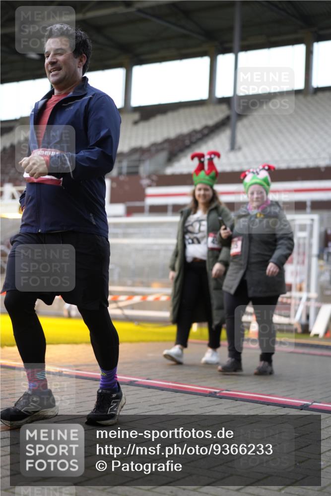 07.12.2025 - St. Pauli X-Mass-Run No. 15 Patografie http://msf.ph/oto/9366233 07.12.2025 10:50:43 Ziel 381, 564, 1726, 1729, 1730, 2737, 2738, 2763, 3368, 4535, 4537, 4760, 4881 meine-sportfotos.de