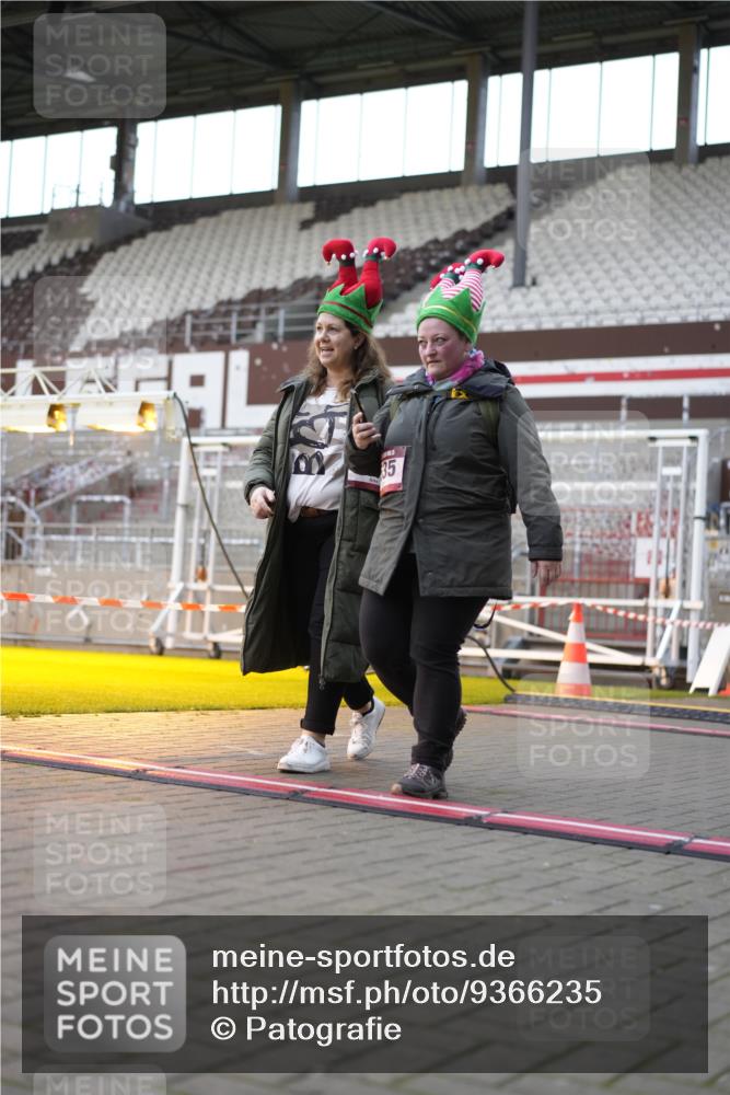 07.12.2025 - St. Pauli X-Mass-Run No. 15 Patografie http://msf.ph/oto/9366235 07.12.2025 10:50:43 Ziel 381, 564, 1726, 1729, 1730, 2737, 2738, 2763, 3368, 4535, 4537, 4760, 4881 meine-sportfotos.de