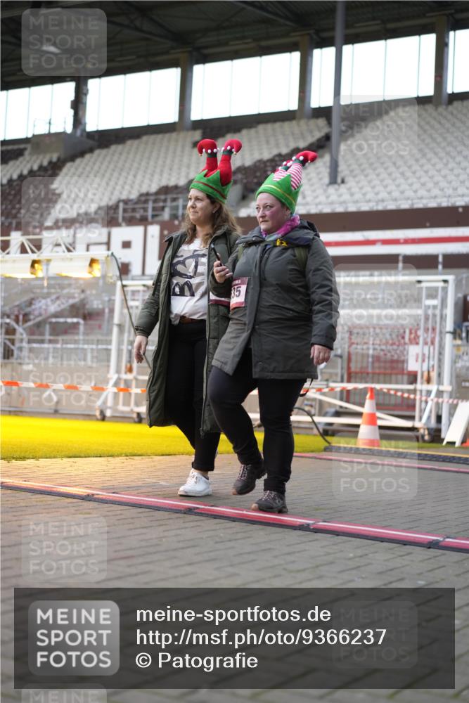07.12.2025 - St. Pauli X-Mass-Run No. 15 Patografie http://msf.ph/oto/9366237 07.12.2025 10:50:44 Ziel 381, 564, 1726, 1729, 1730, 2737, 2738, 2763, 3368, 4535, 4537, 4760, 4881 meine-sportfotos.de