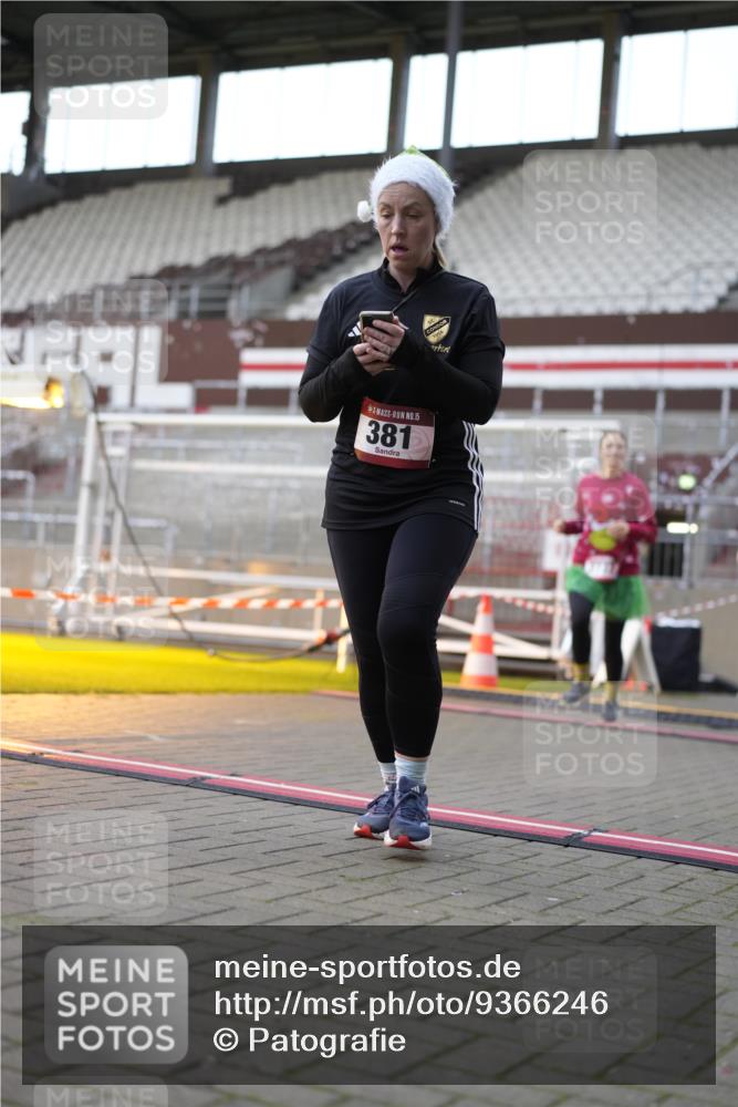 07.12.2025 - St. Pauli X-Mass-Run No. 15 Patografie http://msf.ph/oto/9366246 07.12.2025 10:50:46 Ziel 249, 381, 564, 1726, 1729, 1730, 2737, 2738, 2763, 4535, 4537, 4760, 4881 meine-sportfotos.de