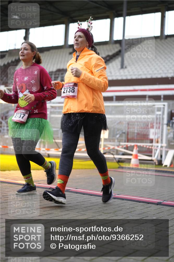 07.12.2025 - St. Pauli X-Mass-Run No. 15 Patografie http://msf.ph/oto/9366252 07.12.2025 10:50:48 Ziel 249, 381, 564, 769, 1726, 1729, 1730, 2737, 2738, 2763, 4535, 4537, 4760, 4881 meine-sportfotos.de