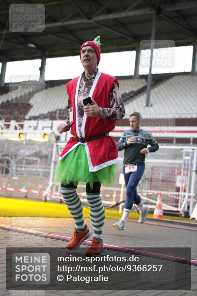 07.12.2025 - St. Pauli X-Mass-Run No. 15 Patografie http://msf.ph/oto/9366257 07.12.2025 10:50:52 Ziel 249, 381, 564, 769, 1691, 2737, 2738, 2763, 4535, 4537, 4760, 4881 meine-sportfotos.de