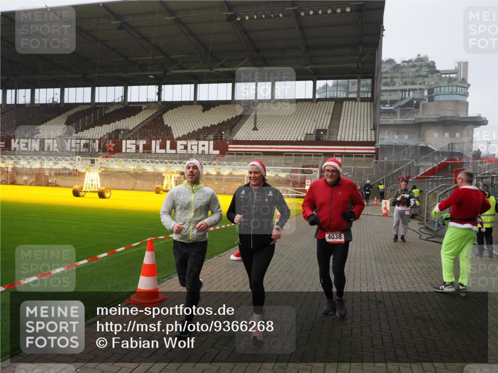 07.12.2025 - St. Pauli X-Mass-Run No. 15 Fabian Wolf http://msf.ph/oto/9366268 07.12.2025 10:19:30 Ziel 658, 2750, 3011, 3013, 3695, 4038, 4115, 4466 meine-sportfotos.de