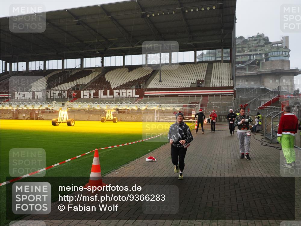07.12.2025 - St. Pauli X-Mass-Run No. 15 Fabian Wolf http://msf.ph/oto/9366283 07.12.2025 10:19:36 Ziel 658, 661, 2750, 3011, 3013, 3695, 4038, 4074 meine-sportfotos.de