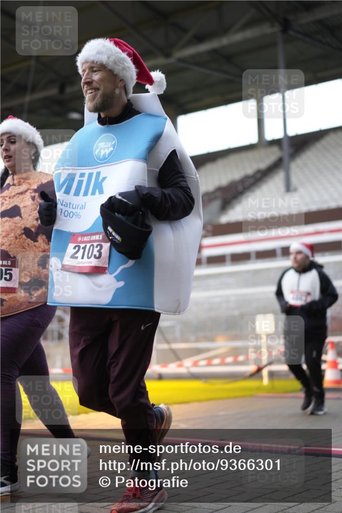 07.12.2025 - St. Pauli X-Mass-Run No. 15 Patografie http://msf.ph/oto/9366301 07.12.2025 10:51:33 Ziel 275, 1047, 2103, 2105, 2327, 2332, 2553, 2642, 2643, 2674, 2959, 4862 meine-sportfotos.de