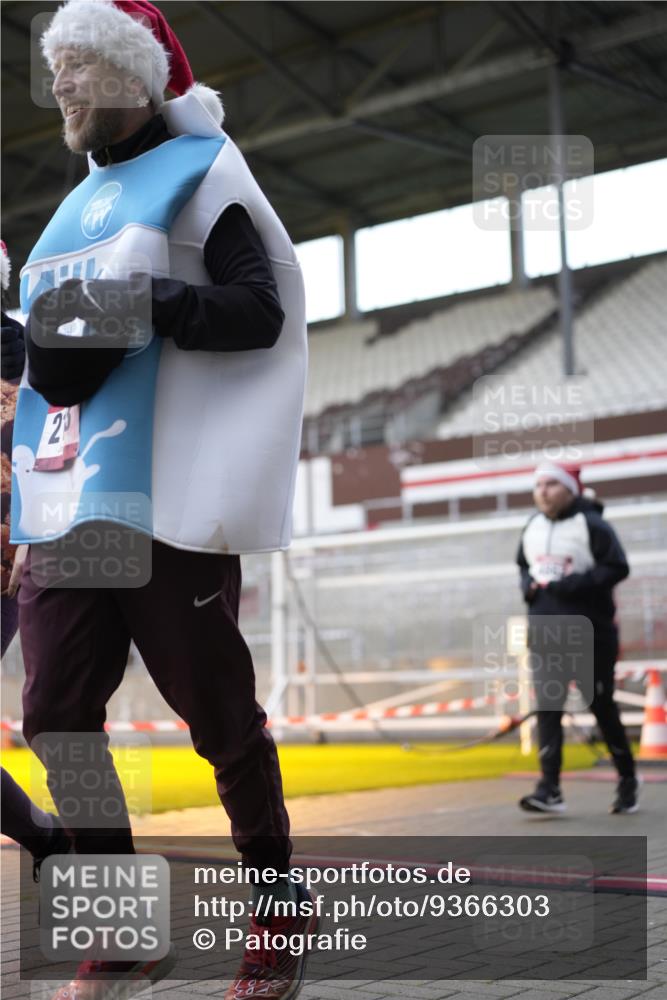 07.12.2025 - St. Pauli X-Mass-Run No. 15 Patografie http://msf.ph/oto/9366303 07.12.2025 10:51:33 Ziel 275, 1047, 2103, 2105, 2327, 2332, 2553, 2642, 2643, 2674, 2959, 4862 meine-sportfotos.de