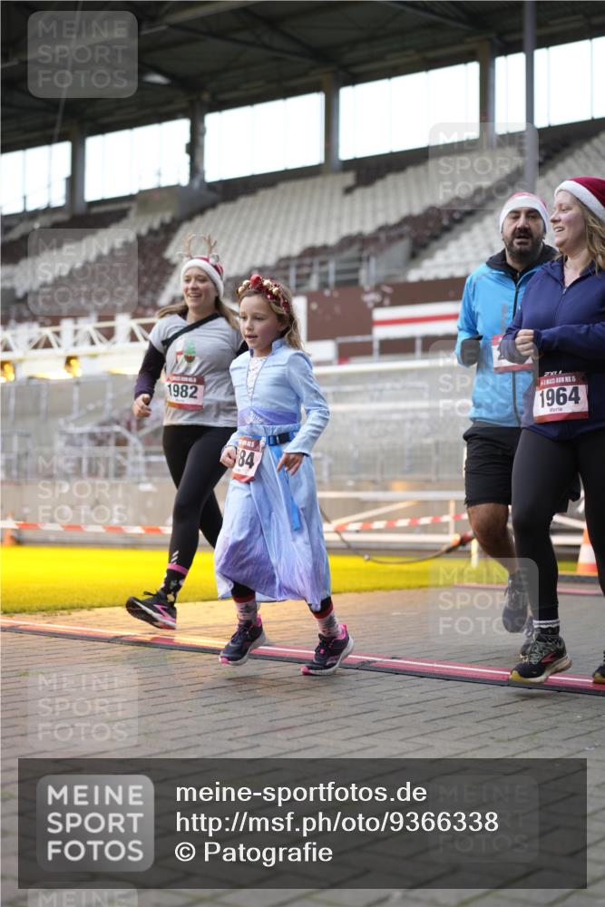 07.12.2025 - St. Pauli X-Mass-Run No. 15 Patografie http://msf.ph/oto/9366338 07.12.2025 10:51:48 Ziel 275, 328, 1964, 1982, 1984, 2165, 2287, 2289, 2553, 2593, 2607, 2836, 2837, 3223, 3228, 4550, 4862 meine-sportfotos.de