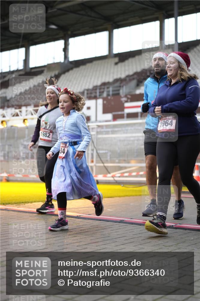 07.12.2025 - St. Pauli X-Mass-Run No. 15 Patografie http://msf.ph/oto/9366340 07.12.2025 10:51:48 Ziel 275, 328, 1964, 1982, 1984, 2165, 2287, 2289, 2553, 2593, 2607, 2836, 2837, 3223, 3228, 4550, 4862 meine-sportfotos.de