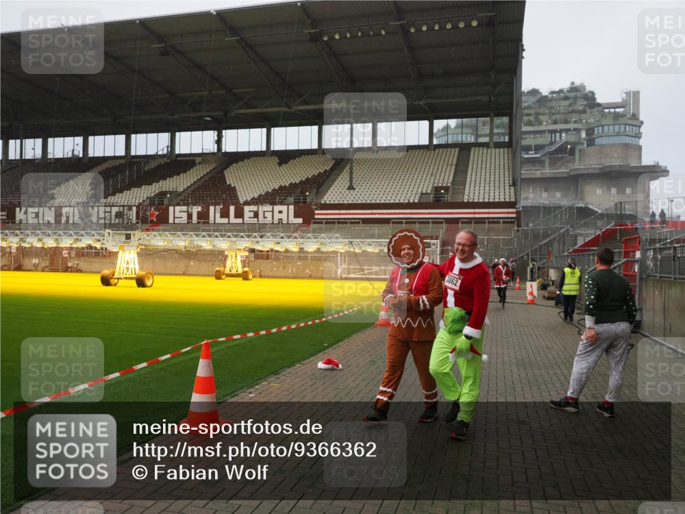 07.12.2025 - St. Pauli X-Mass-Run No. 15 Fabian Wolf http://msf.ph/oto/9366362 07.12.2025 10:20:00 Ziel 1364, 1903, 2238, 2751, 3846, 3871, 3893 meine-sportfotos.de