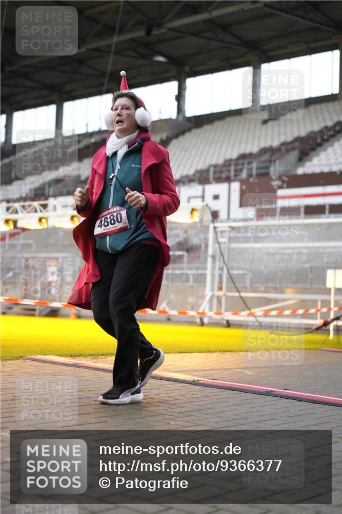 07.12.2025 - St. Pauli X-Mass-Run No. 15 Patografie http://msf.ph/oto/9366377 07.12.2025 10:52:03 Ziel 27, 1982, 2165, 2287, 2289, 2592, 2661, 4550, 4864, 4865, 4866, 4879, 4880 meine-sportfotos.de