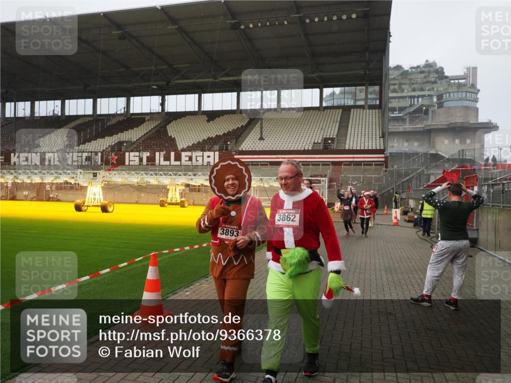 07.12.2025 - St. Pauli X-Mass-Run No. 15 Fabian Wolf http://msf.ph/oto/9366378 07.12.2025 10:20:02 Ziel 1364, 1553, 1903, 2238, 2751, 3846, 3871, 3893 meine-sportfotos.de