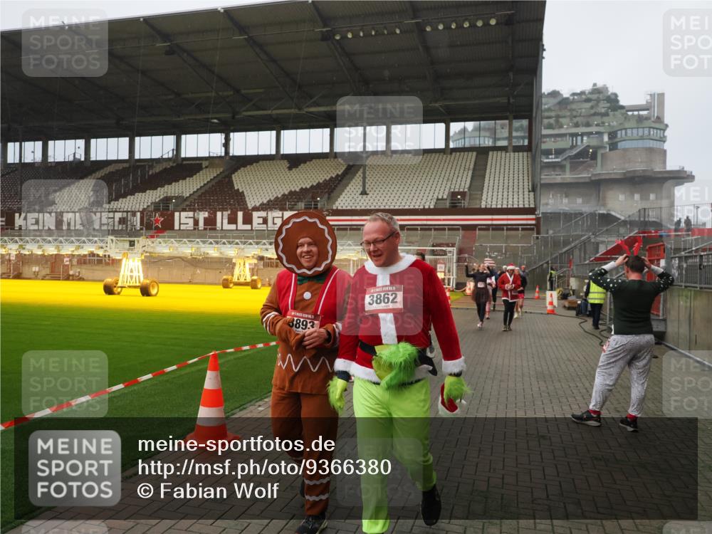 07.12.2025 - St. Pauli X-Mass-Run No. 15 Fabian Wolf http://msf.ph/oto/9366380 07.12.2025 10:20:02 Ziel 1364, 1553, 1903, 2238, 2751, 3846, 3871, 3893 meine-sportfotos.de