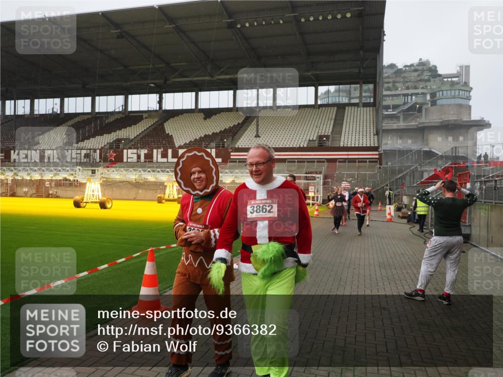 07.12.2025 - St. Pauli X-Mass-Run No. 15 Fabian Wolf http://msf.ph/oto/9366382 07.12.2025 10:20:02 Ziel 1364, 1553, 1903, 2238, 2751, 3846, 3871, 3893 meine-sportfotos.de