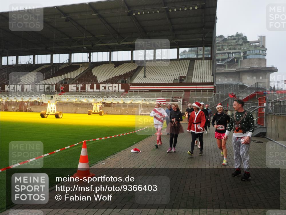 07.12.2025 - St. Pauli X-Mass-Run No. 15 Fabian Wolf http://msf.ph/oto/9366403 07.12.2025 10:20:07 Ziel 459, 1364, 1553, 1903, 2238, 2751, 3846, 3871, 3893, 4042, 4071 meine-sportfotos.de