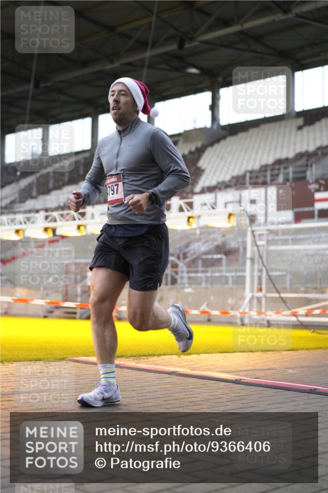 07.12.2025 - St. Pauli X-Mass-Run No. 15 Patografie http://msf.ph/oto/9366406 07.12.2025 10:52:14 Ziel 27, 499, 506, 654, 931, 1098, 4797, 4864, 4865, 4866, 4879, 4880, 4882 meine-sportfotos.de