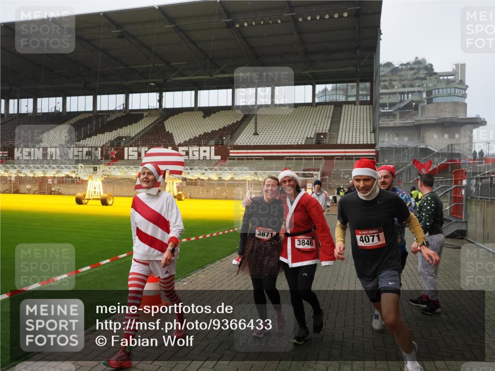 07.12.2025 - St. Pauli X-Mass-Run No. 15 Fabian Wolf http://msf.ph/oto/9366433 07.12.2025 10:20:11 Ziel 459, 1364, 1553, 1903, 2238, 2751, 2855, 3846, 3871, 4042, 4071, 4503 meine-sportfotos.de