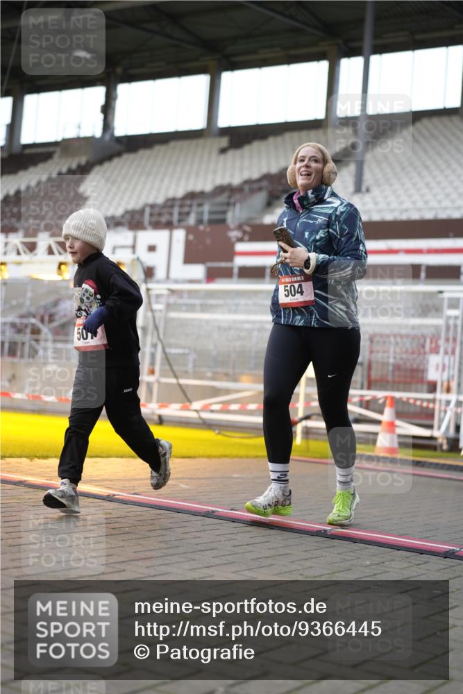07.12.2025 - St. Pauli X-Mass-Run No. 15 Patografie http://msf.ph/oto/9366445 07.12.2025 10:52:57 Ziel 176, 262, 500, 504, 507, 510, 2673, 4859 meine-sportfotos.de