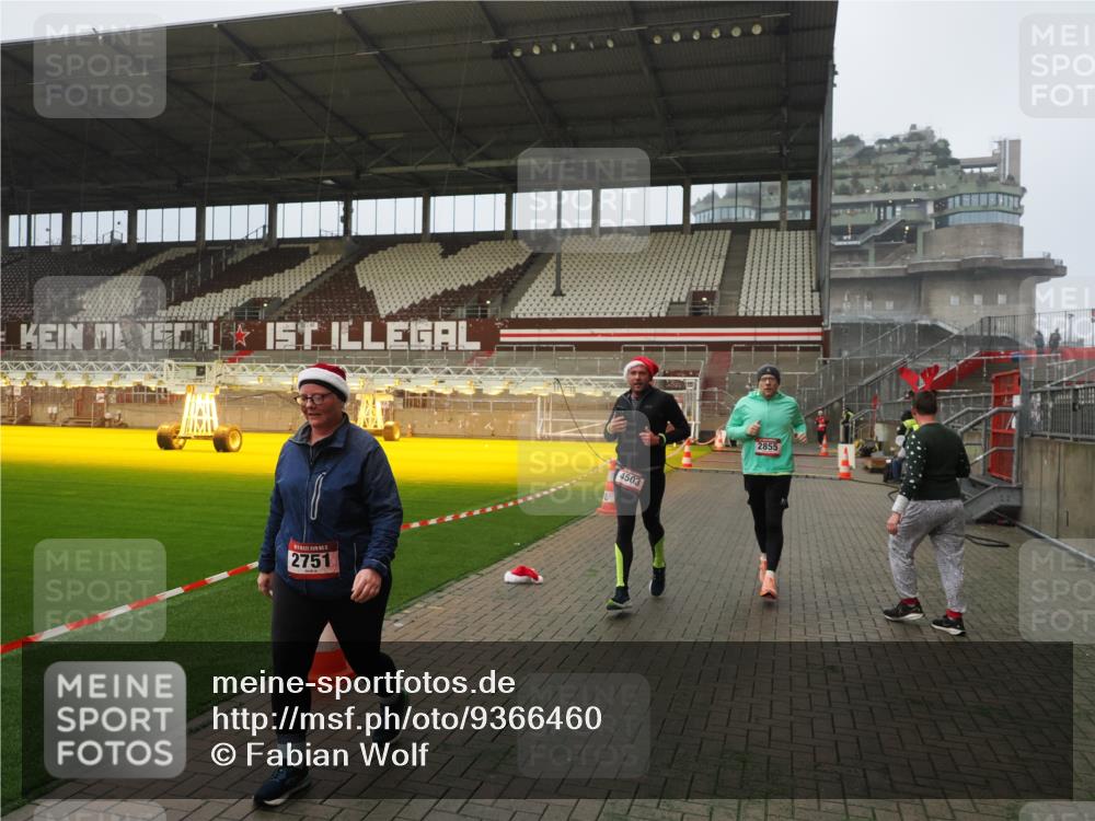 07.12.2025 - St. Pauli X-Mass-Run No. 15 Fabian Wolf http://msf.ph/oto/9366460 07.12.2025 10:20:14 Ziel 459, 1364, 1553, 1903, 2238, 2751, 2855, 3846, 3871, 4042, 4071, 4503 meine-sportfotos.de
