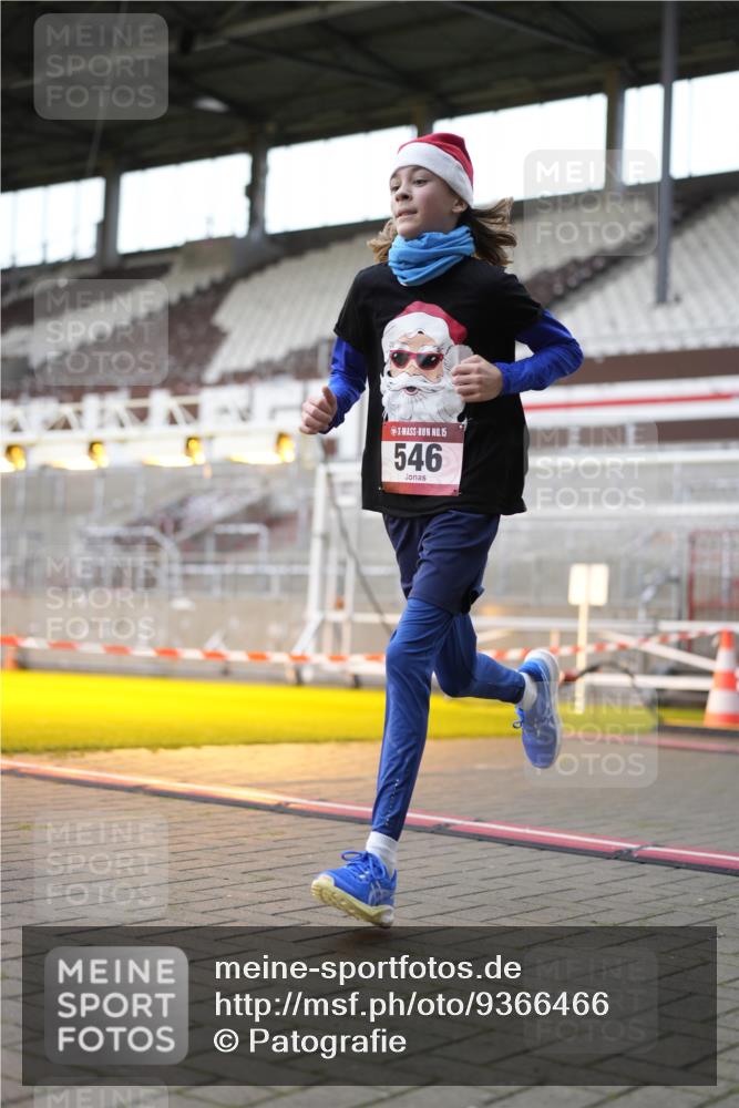 07.12.2025 - St. Pauli X-Mass-Run No. 15 Patografie http://msf.ph/oto/9366466 07.12.2025 10:53:18 Ziel 546, 1684, 3128 meine-sportfotos.de