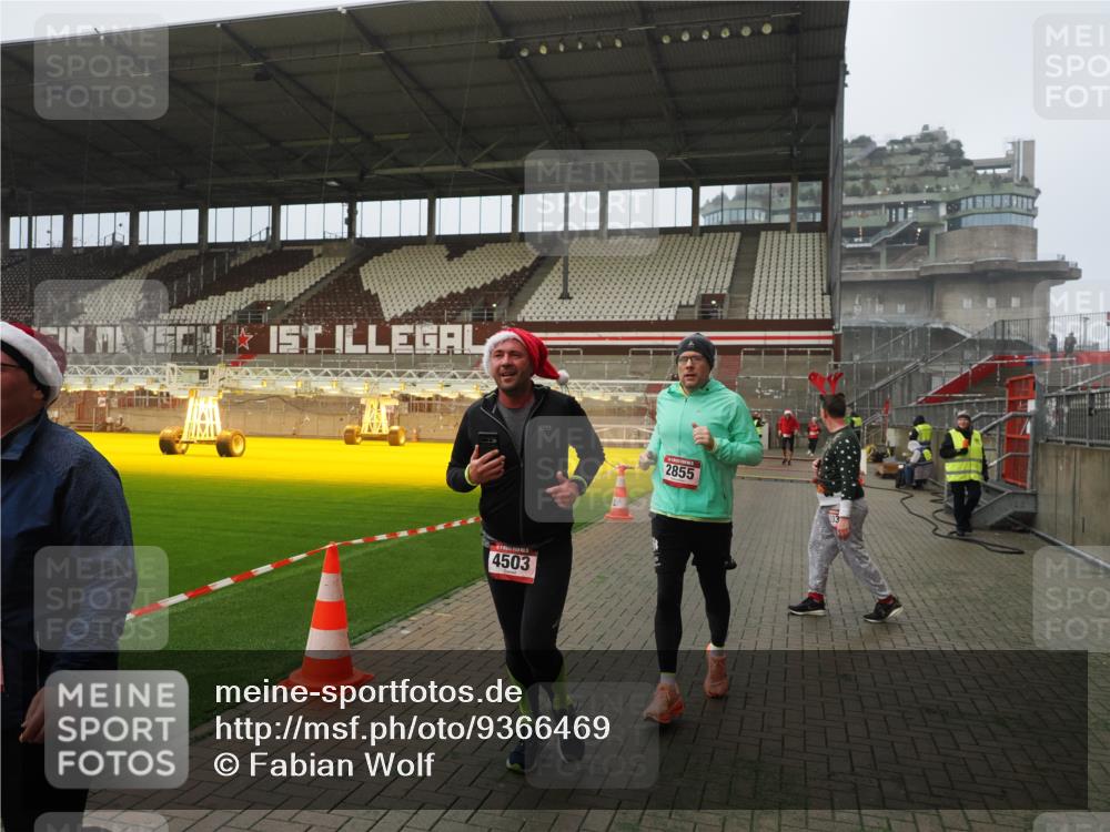07.12.2025 - St. Pauli X-Mass-Run No. 15 Fabian Wolf http://msf.ph/oto/9366469 07.12.2025 10:20:15 Ziel 459, 1364, 1553, 1903, 2238, 2751, 2855, 3846, 3871, 4042, 4071, 4503, 4523 meine-sportfotos.de