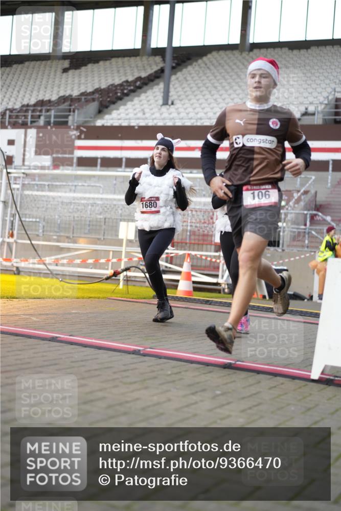 07.12.2025 - St. Pauli X-Mass-Run No. 15 Patografie http://msf.ph/oto/9366470 07.12.2025 10:53:25 Ziel 106, 546, 1679, 1680, 1681, 1682, 1683, 3128 meine-sportfotos.de