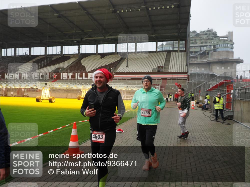 07.12.2025 - St. Pauli X-Mass-Run No. 15 Fabian Wolf http://msf.ph/oto/9366471 07.12.2025 10:20:15 Ziel 459, 1364, 1553, 1903, 2238, 2751, 2855, 3846, 3871, 4042, 4071, 4503, 4523 meine-sportfotos.de