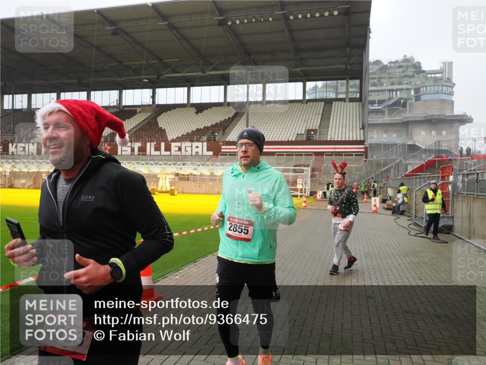 07.12.2025 - St. Pauli X-Mass-Run No. 15 Fabian Wolf http://msf.ph/oto/9366475 07.12.2025 10:20:16 Ziel 459, 1364, 1553, 1903, 2238, 2751, 2855, 3846, 3871, 4042, 4071, 4503, 4523 meine-sportfotos.de