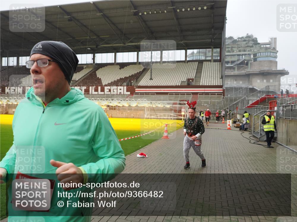 07.12.2025 - St. Pauli X-Mass-Run No. 15 Fabian Wolf http://msf.ph/oto/9366482 07.12.2025 10:20:16 Ziel 459, 1364, 1553, 1903, 2238, 2751, 2855, 3846, 3871, 4042, 4071, 4503, 4523 meine-sportfotos.de