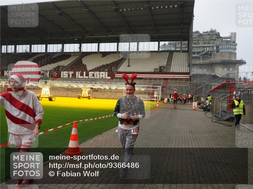 07.12.2025 - St. Pauli X-Mass-Run No. 15 Fabian Wolf http://msf.ph/oto/9366486 07.12.2025 10:20:17 Ziel 459, 1364, 1553, 1903, 2751, 2855, 3846, 3871, 4042, 4071, 4503, 4523 meine-sportfotos.de