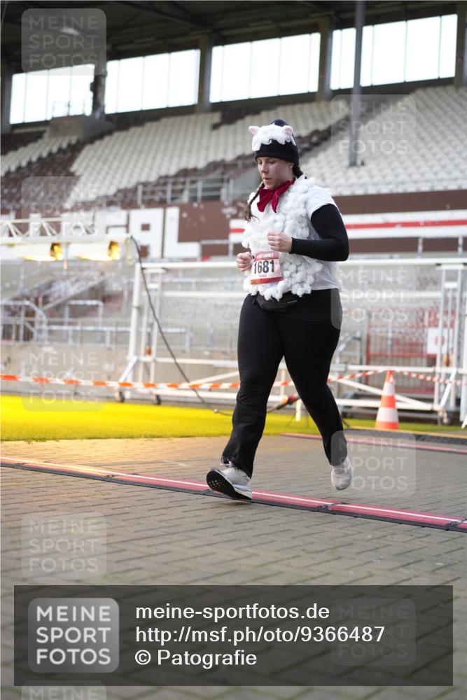 07.12.2025 - St. Pauli X-Mass-Run No. 15 Patografie http://msf.ph/oto/9366487 07.12.2025 10:53:31 Ziel 106, 546, 1679, 1680, 1681, 1682, 1683 meine-sportfotos.de