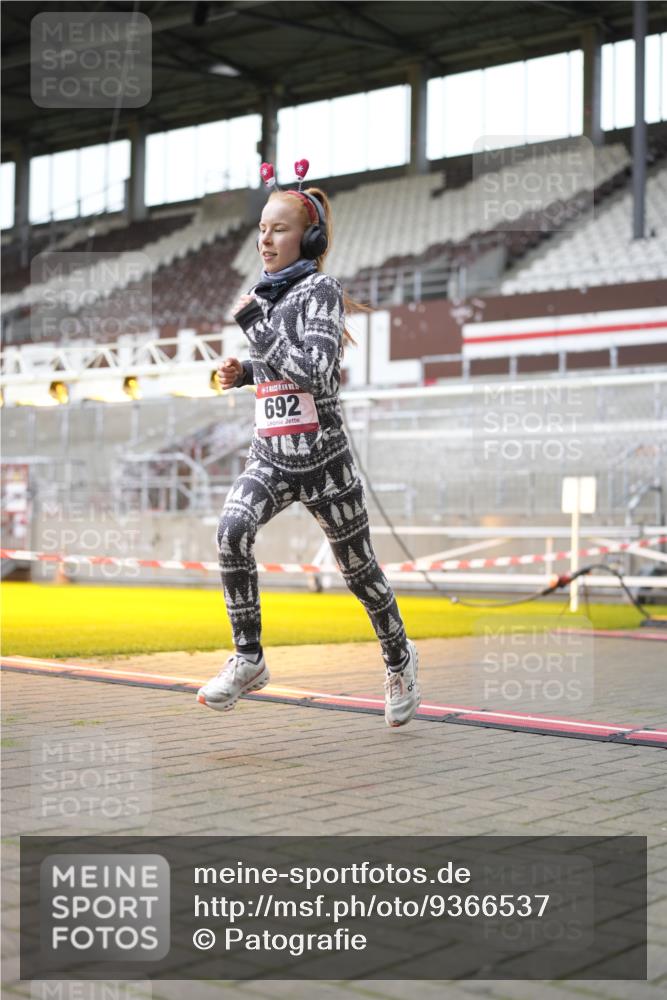 07.12.2025 - St. Pauli X-Mass-Run No. 15 Patografie http://msf.ph/oto/9366537 07.12.2025 10:54:36 Ziel 656, 692, 1177, 2286, 2328, 2358, 2360, 2832, 3391, 3437 meine-sportfotos.de