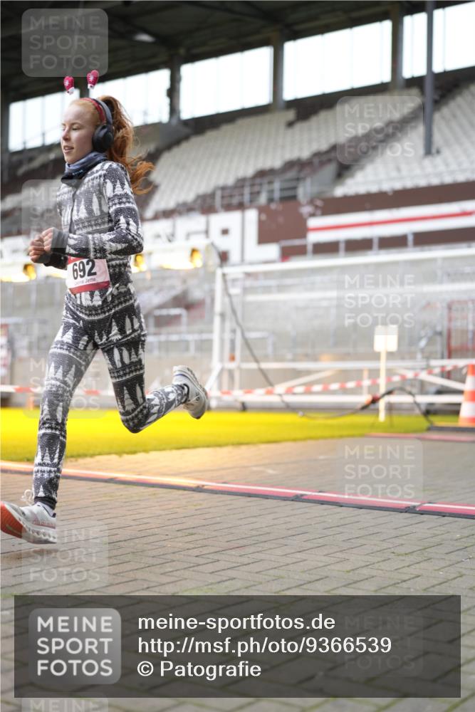 07.12.2025 - St. Pauli X-Mass-Run No. 15 Patografie http://msf.ph/oto/9366539 07.12.2025 10:54:36 Ziel 656, 692, 1177, 2286, 2328, 2358, 2360, 2832, 3391, 3437 meine-sportfotos.de