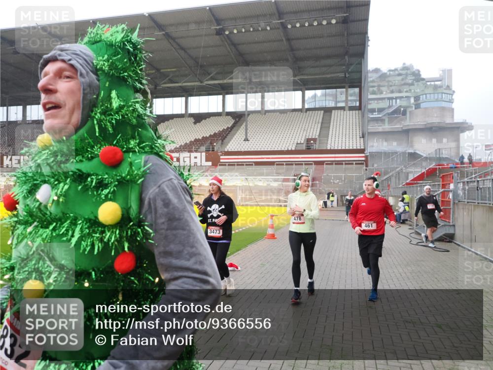 07.12.2025 - St. Pauli X-Mass-Run No. 15 Fabian Wolf http://msf.ph/oto/9366556 07.12.2025 10:20:29 Ziel 447, 452, 461, 478, 2187, 3473, 3832, 4116, 4490, 4523 meine-sportfotos.de