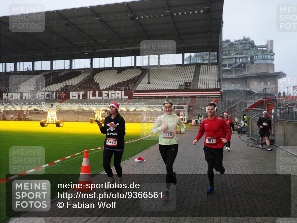 07.12.2025 - St. Pauli X-Mass-Run No. 15 Fabian Wolf http://msf.ph/oto/9366561 07.12.2025 10:20:30 Ziel 447, 452, 461, 478, 2187, 3473, 3832, 4116, 4490, 4523 meine-sportfotos.de