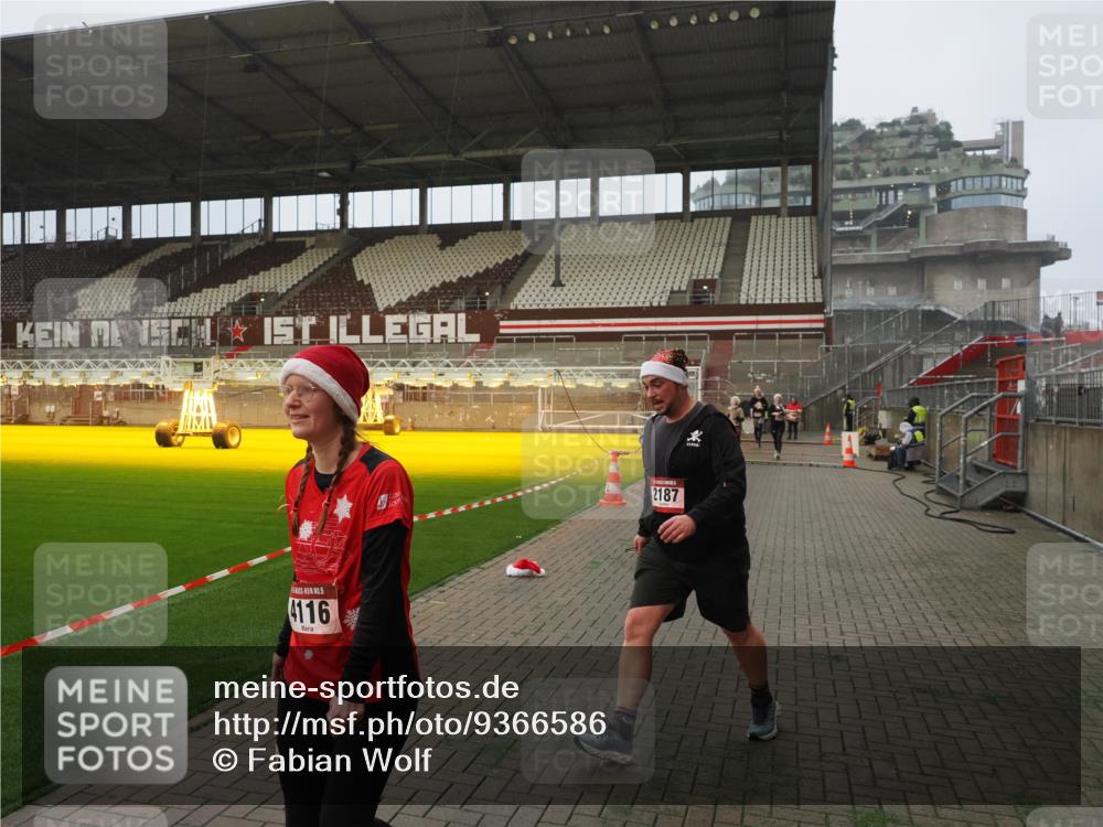 07.12.2025 - St. Pauli X-Mass-Run No. 15 Fabian Wolf http://msf.ph/oto/9366586 07.12.2025 10:20:35 Ziel 447, 452, 461, 478, 1016, 1076, 1466, 2187, 3473, 3832, 4116, 4490, 4523 meine-sportfotos.de